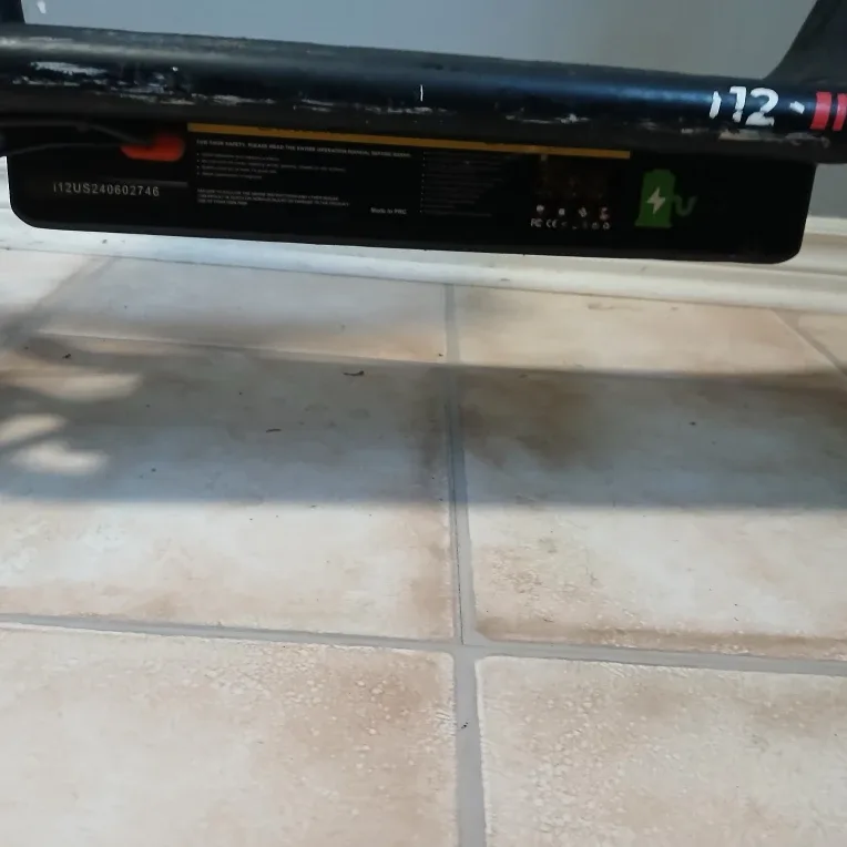 i Scooter Electric Scooter with Seat & Basket image indicator(7)