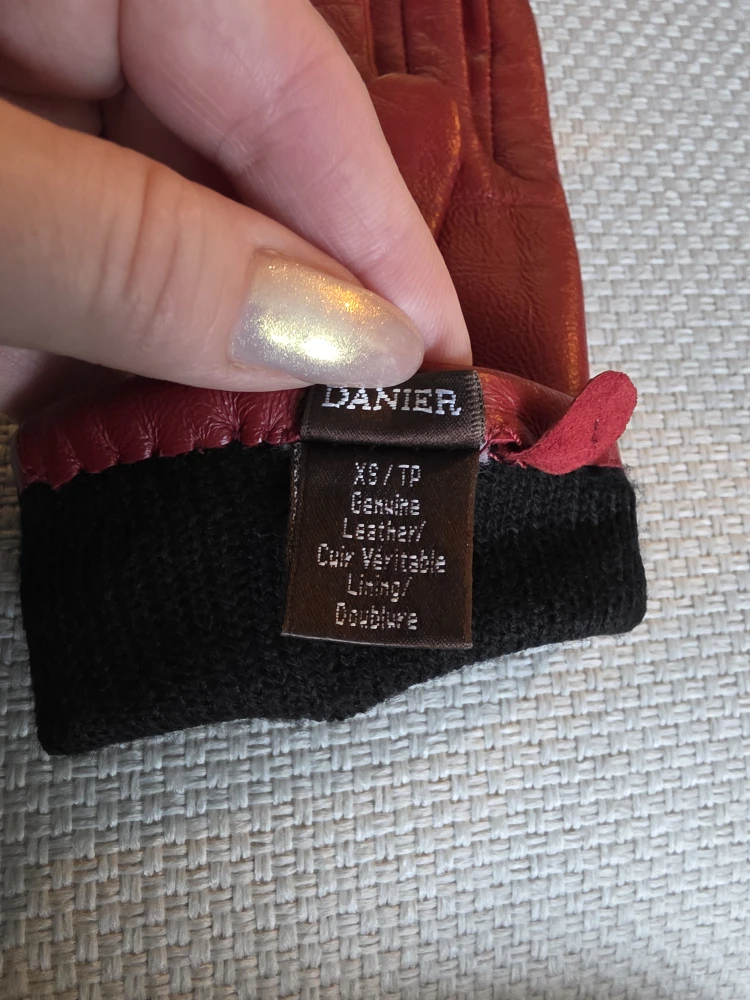 Danier Leather Gloves - Size XS - Red - photo 4