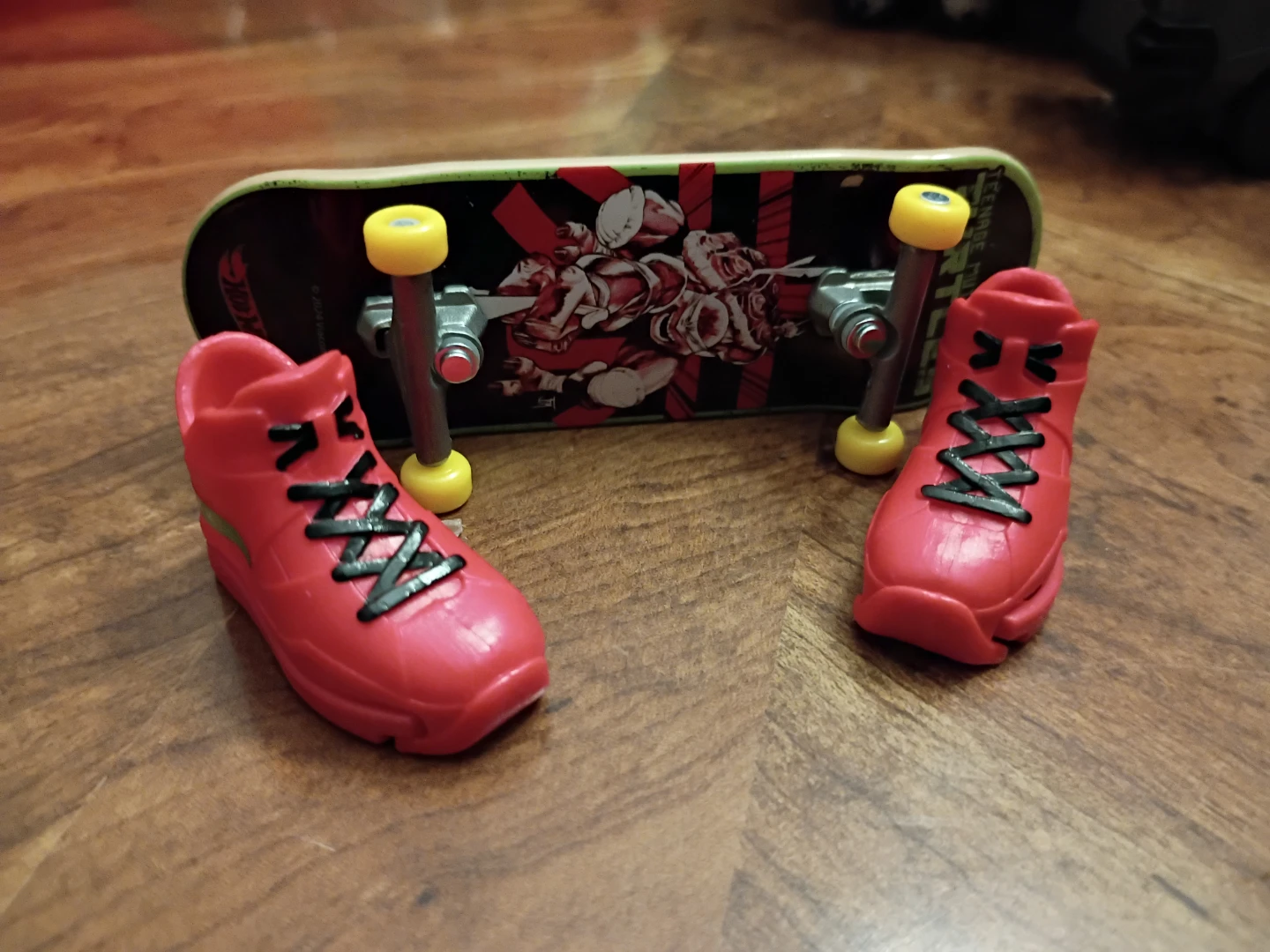 Hot Wheels Skate Fingerboard with Shoe Skates - photo 2