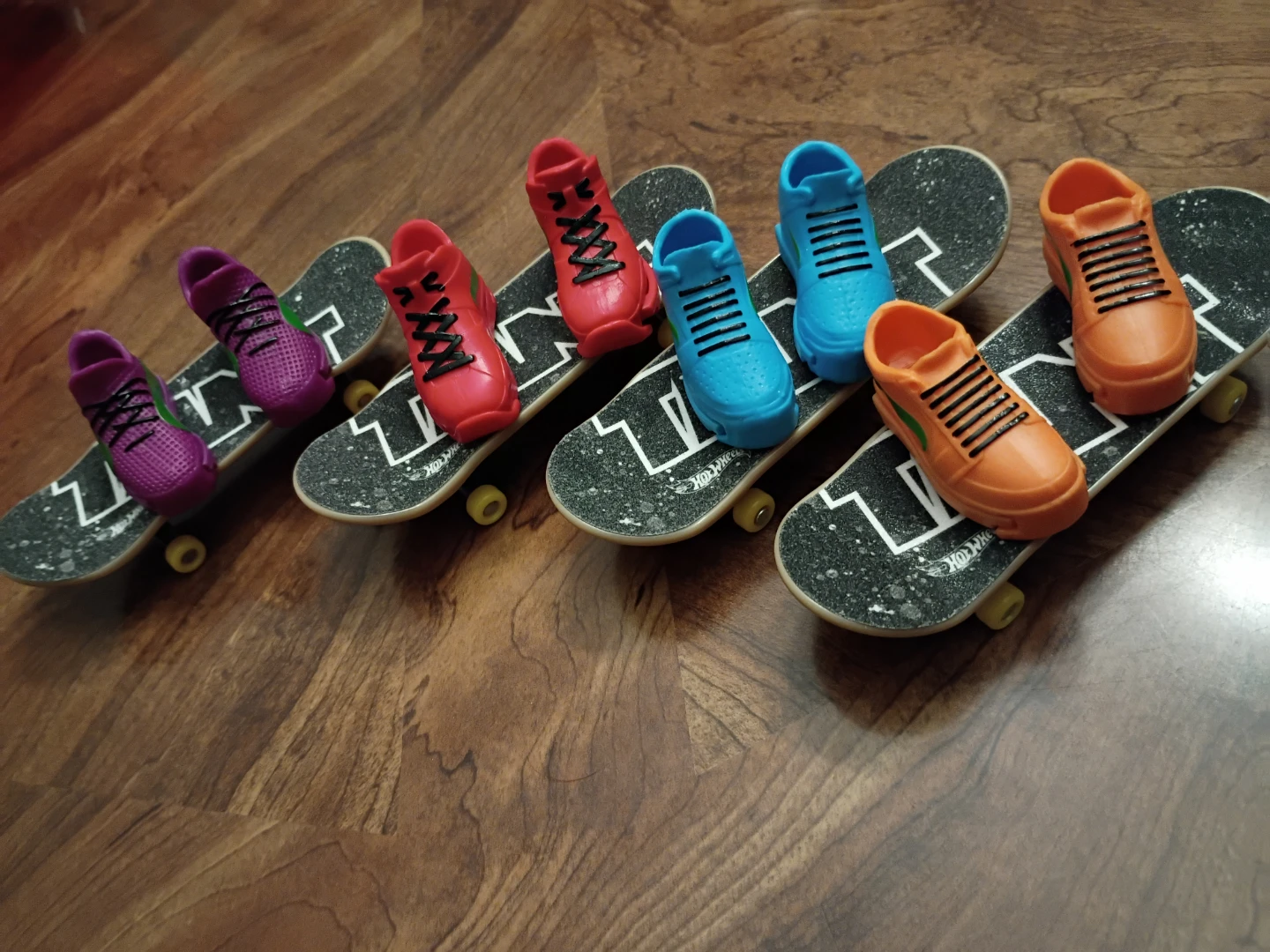 Hot Wheels Skate Fingerboard with Shoe Skates - photo 4