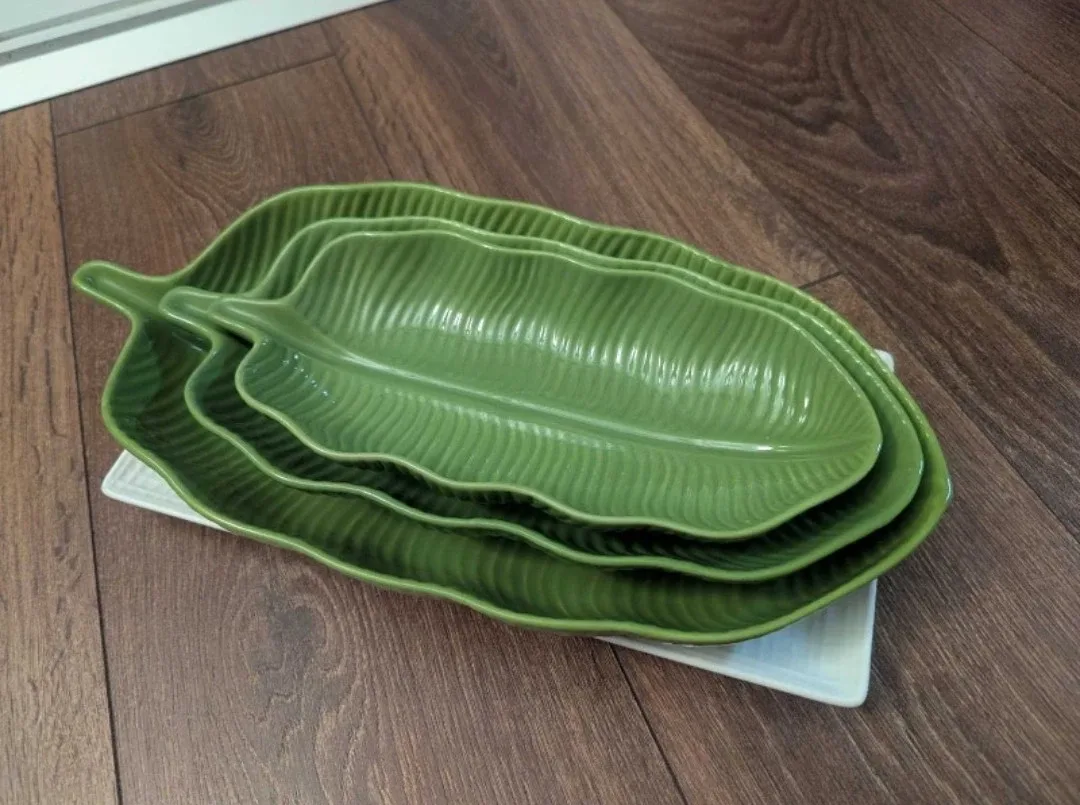 Green Leaf Shaped Serving Dishes - Set of 3 image indicator(2)