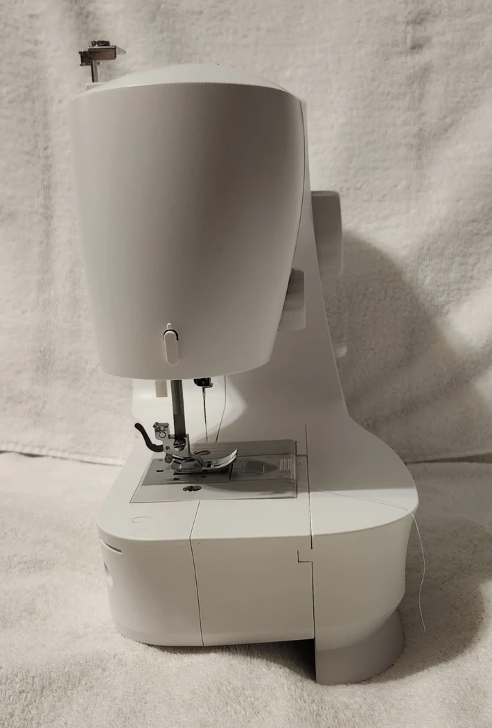 Singer M1250 Sewing Machine - Pre-owned - photo 4