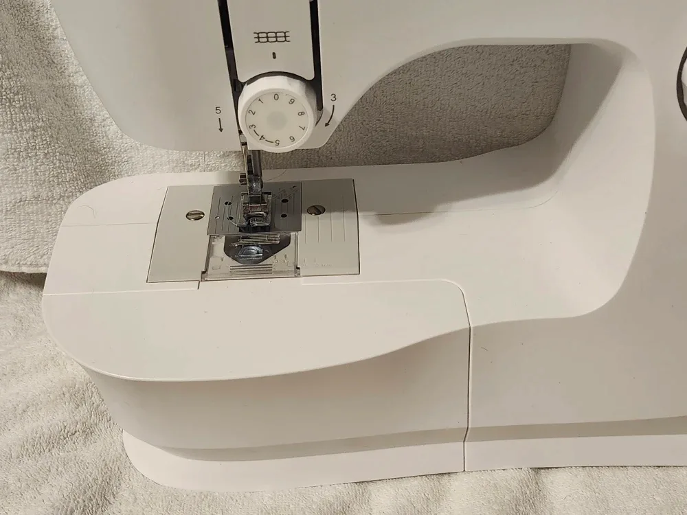 Singer M1250 Sewing Machine - Pre-owned image indicator(9)