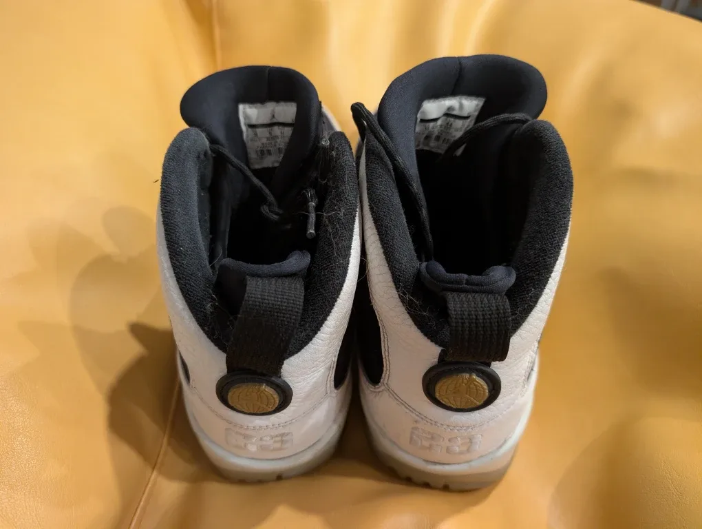 Air Jordan 9 Retro Black/White size 10 image indicator(3)