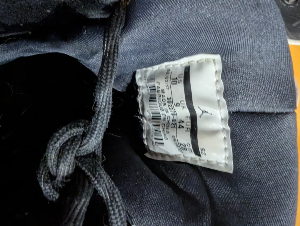 Air Jordan 9 Retro Black/White size 10 image indicator(6)