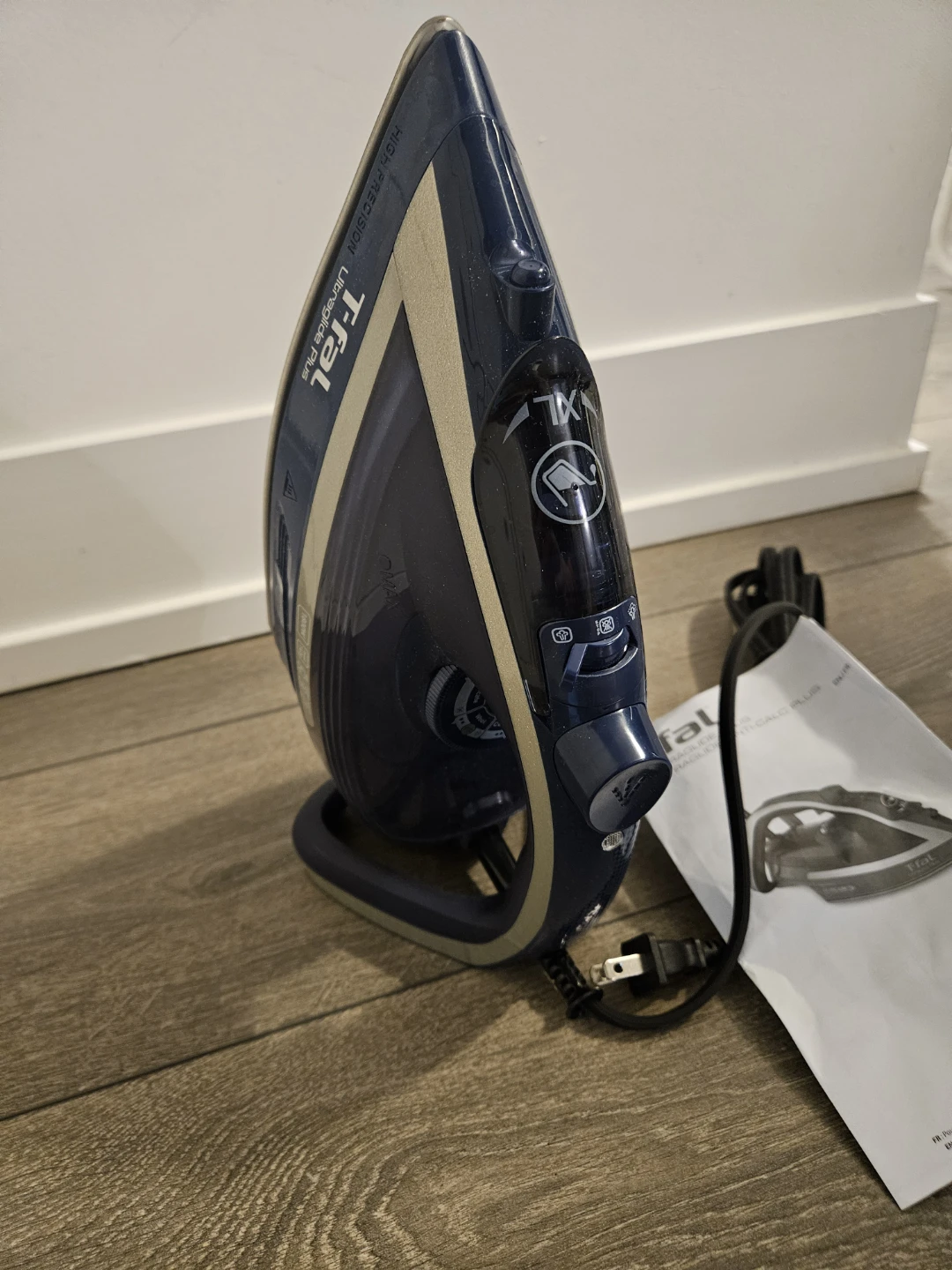 T-fal Ultraglide Plus Steam Iron - photo 4