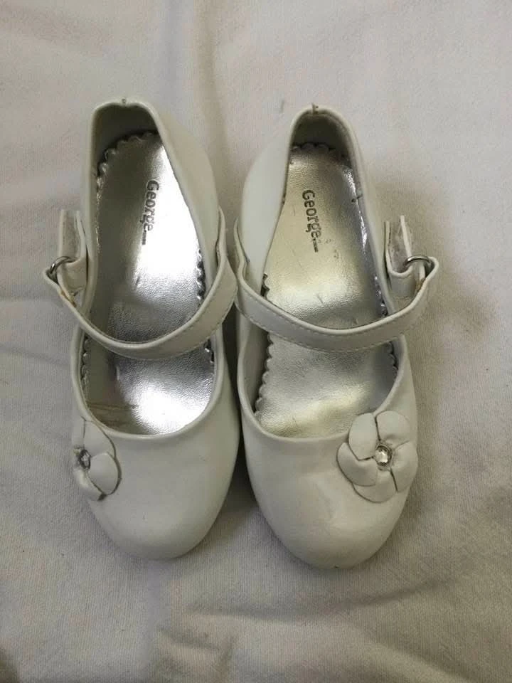 Little girls sz 7 dress shies