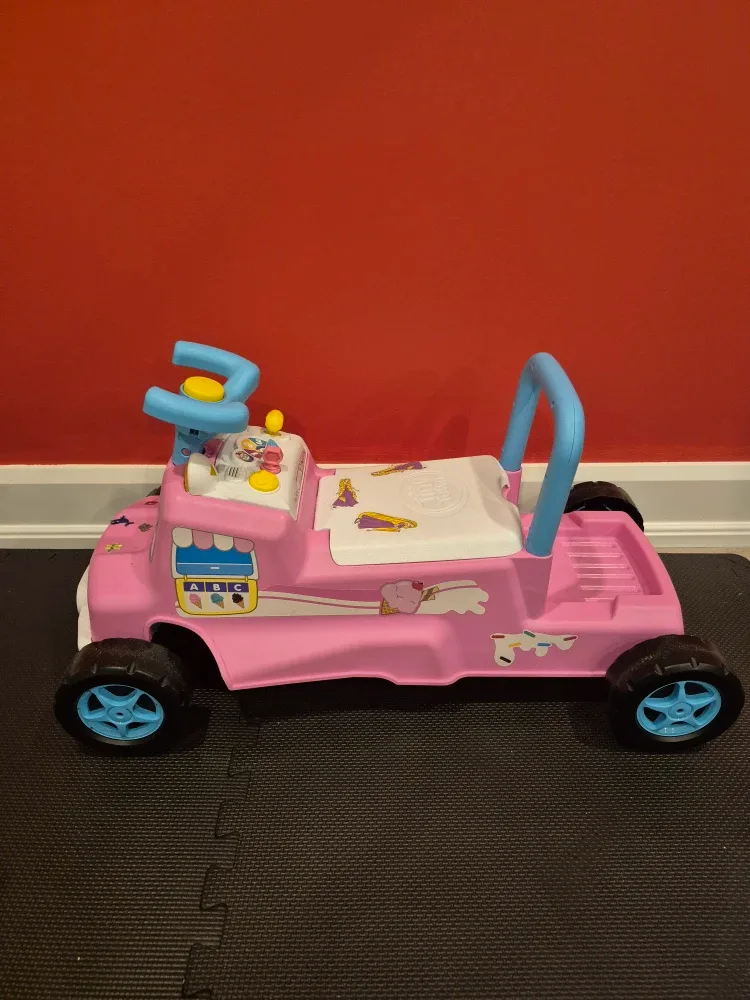 Melissa and Doug Toy Ice Cream + bonus ride on image indicator(2)