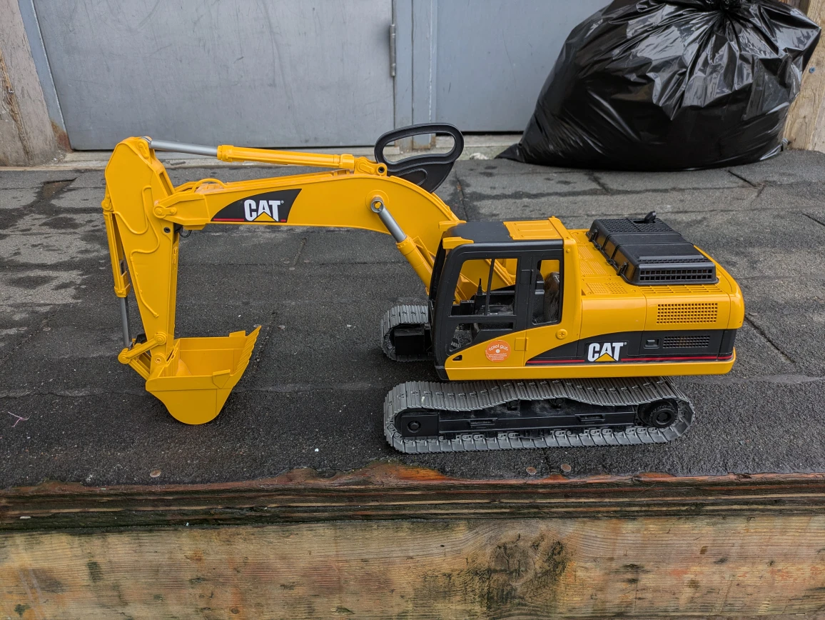 Excavator Toy Cat  , Bruder (plastic )  2001 - photo 3