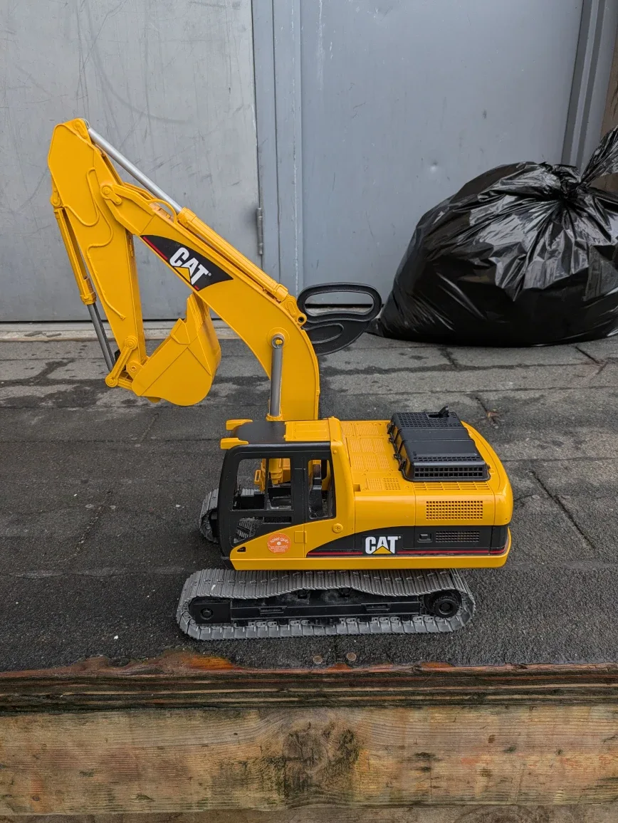 Excavator Toy Cat  , Bruder (plastic )  2001 image indicator(4)