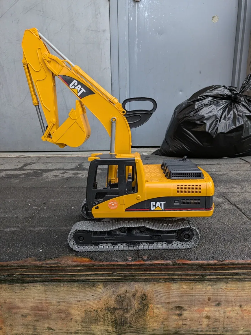 Excavator Toy Cat  , Bruder (plastic )  2001 image indicator(5)