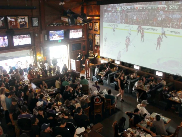 New 100" 8K UHD television - projector/screen/speakers/itpv image indicator(2)