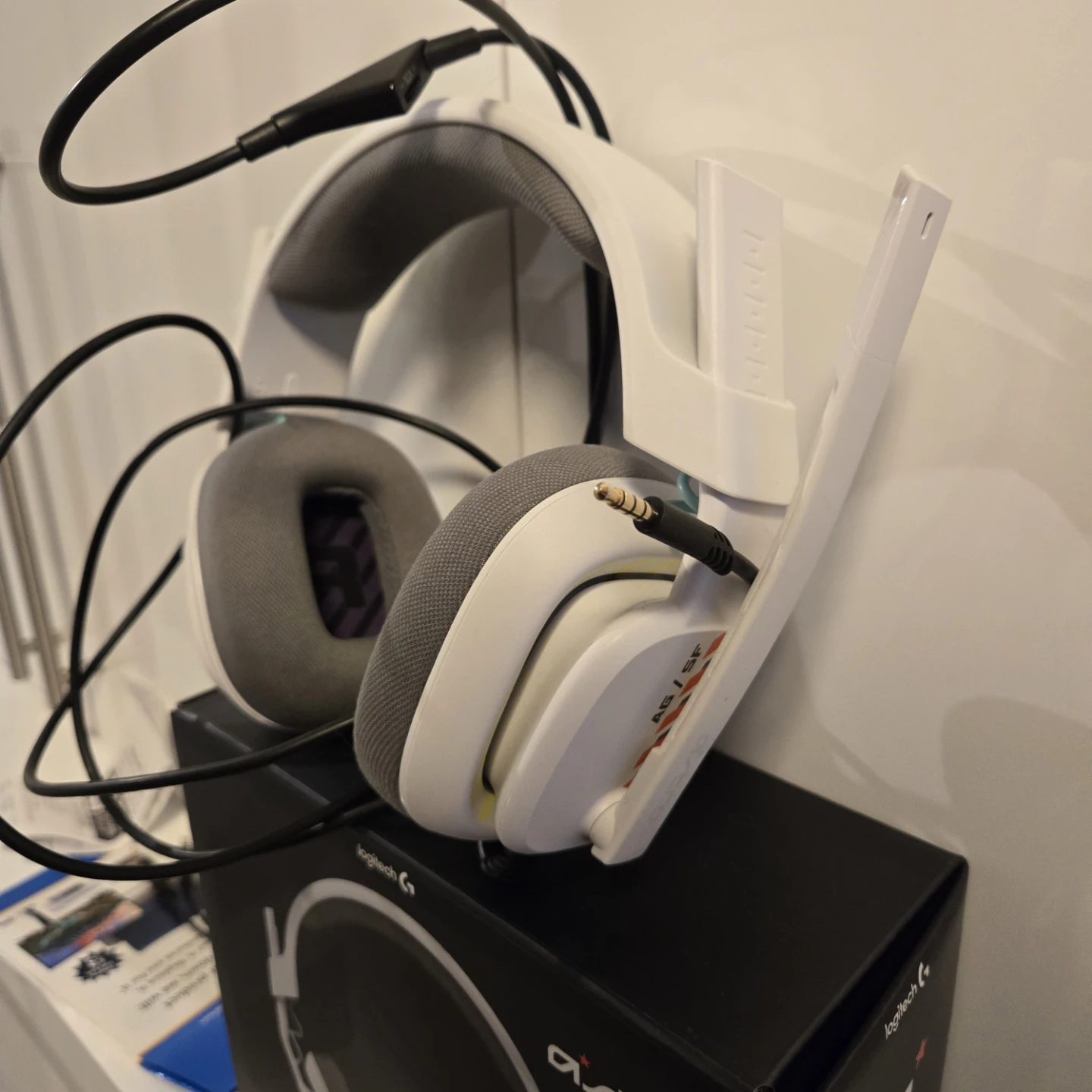 Astro A10 Headset. warranty and receipt. Like new. Logitech - photo 4