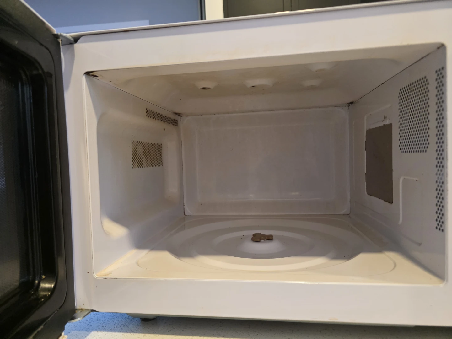 Hamilton Beach Microwave Oven - photo 3