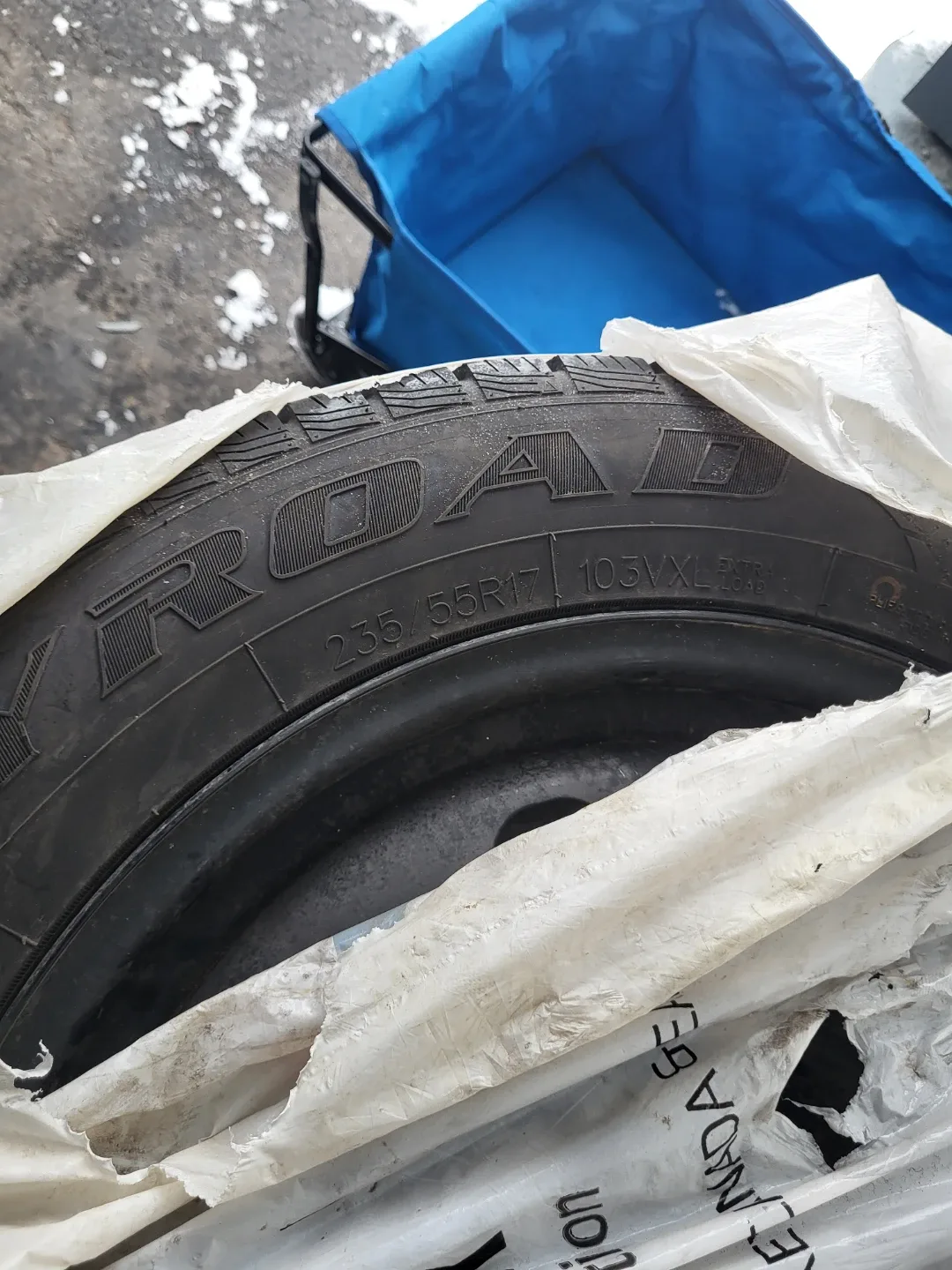 Joyroad 235/55R17 Winter Tires - Set of 4 image indicator(4)