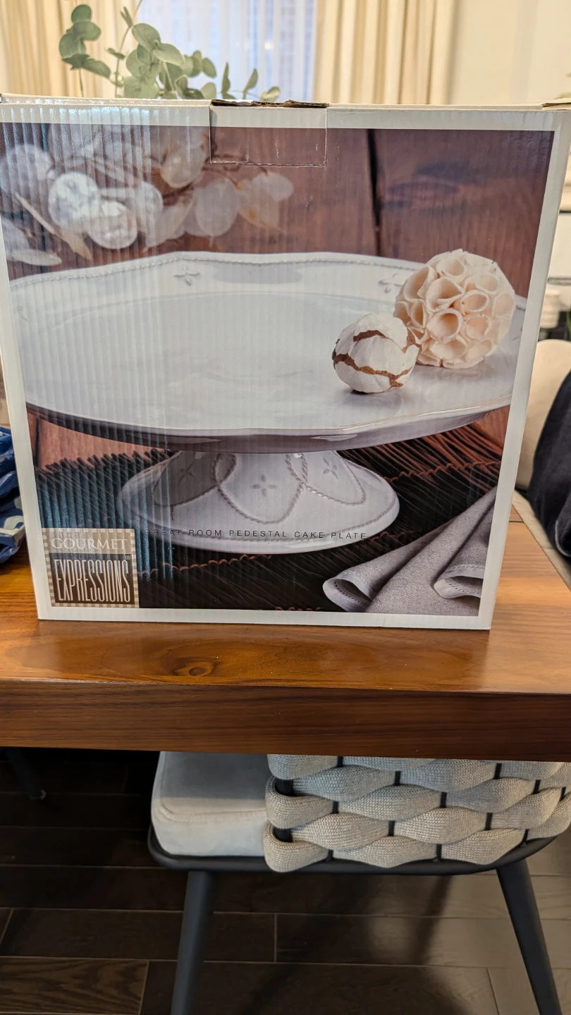 Gourmet Expressions Great Room Pedestal Cake Plate
