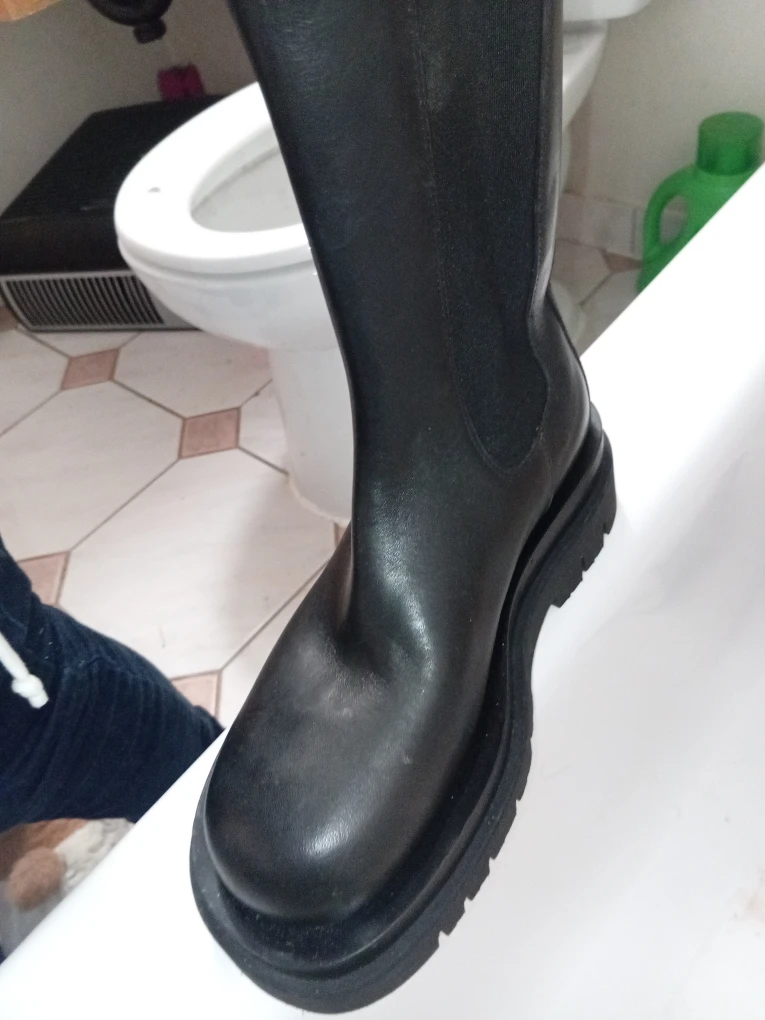 Bottega Veneta Black Leather Chelsea Boots - photo 4