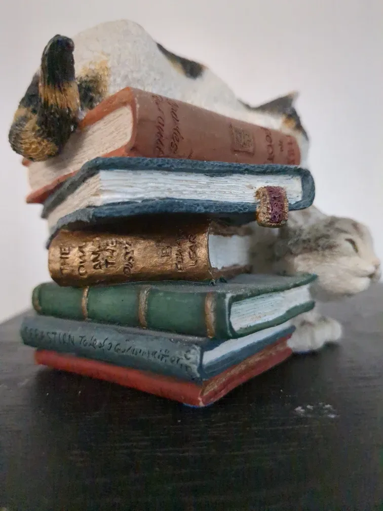 Kittens Playing on Books Figurine image indicator(3)