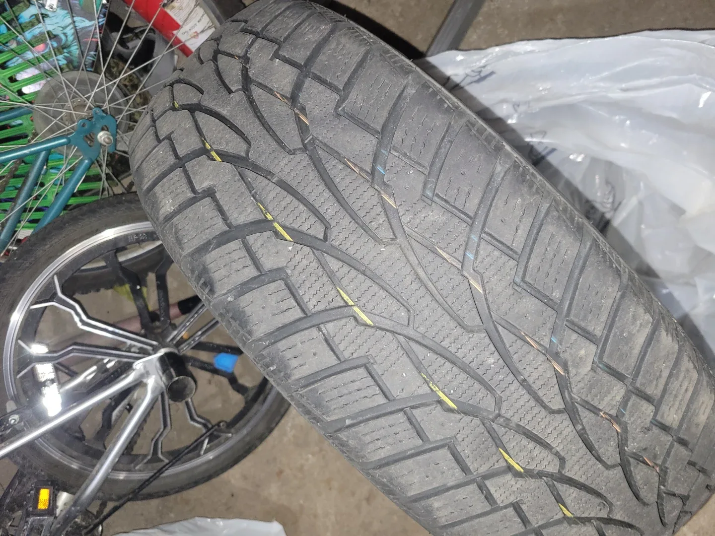 Tiger Paw Ice & Snow 3 Tire 215/60R17 image indicator(2)