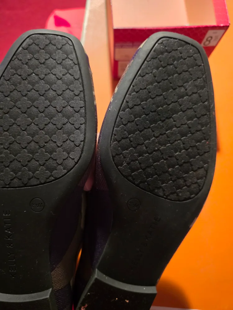 Kelly & Katie Sabina Camo Flats - Size 8.5 image indicator(10)