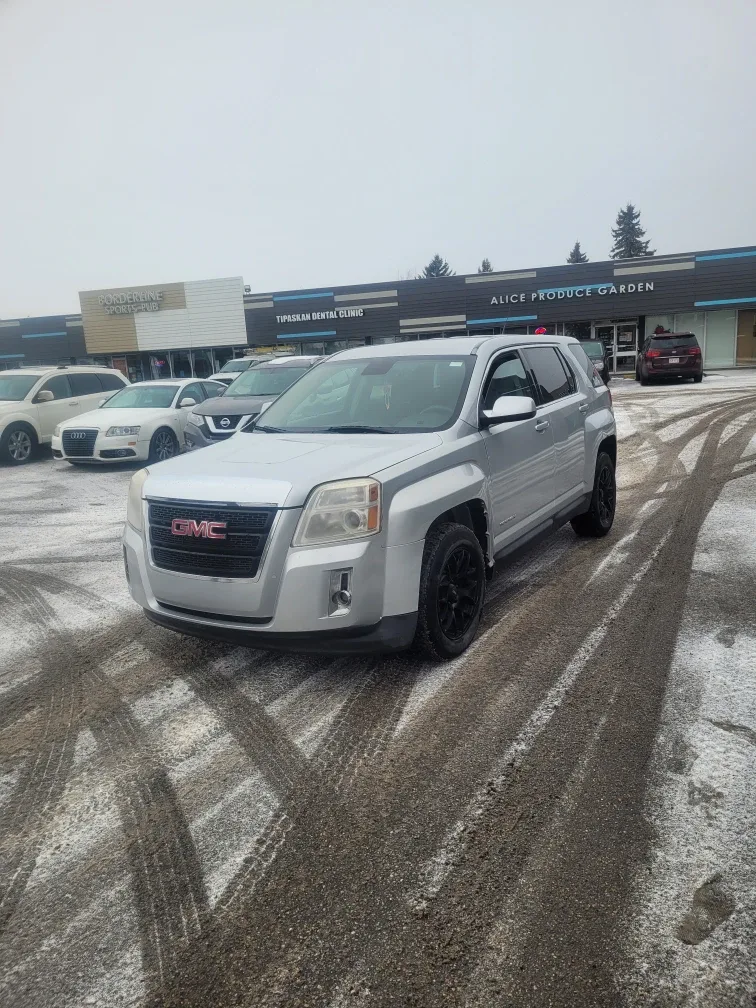 Silver GMC Terrain SUV image indicator(2)