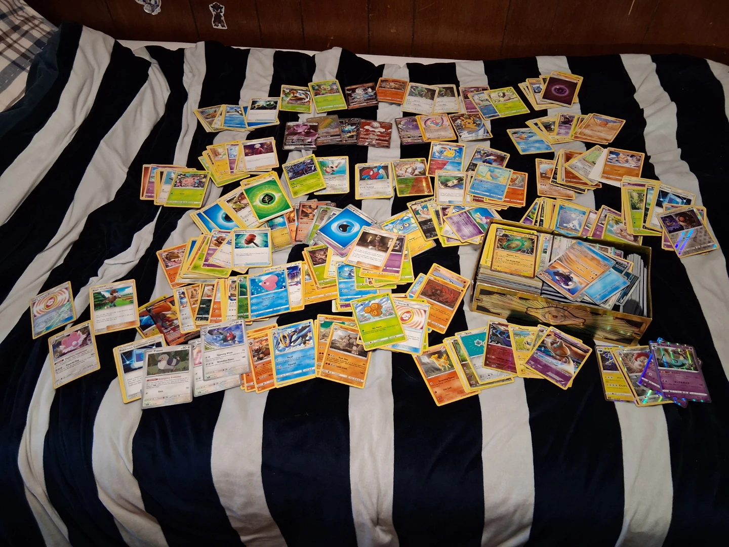Pokémon Trading Cards Lot - photo 2