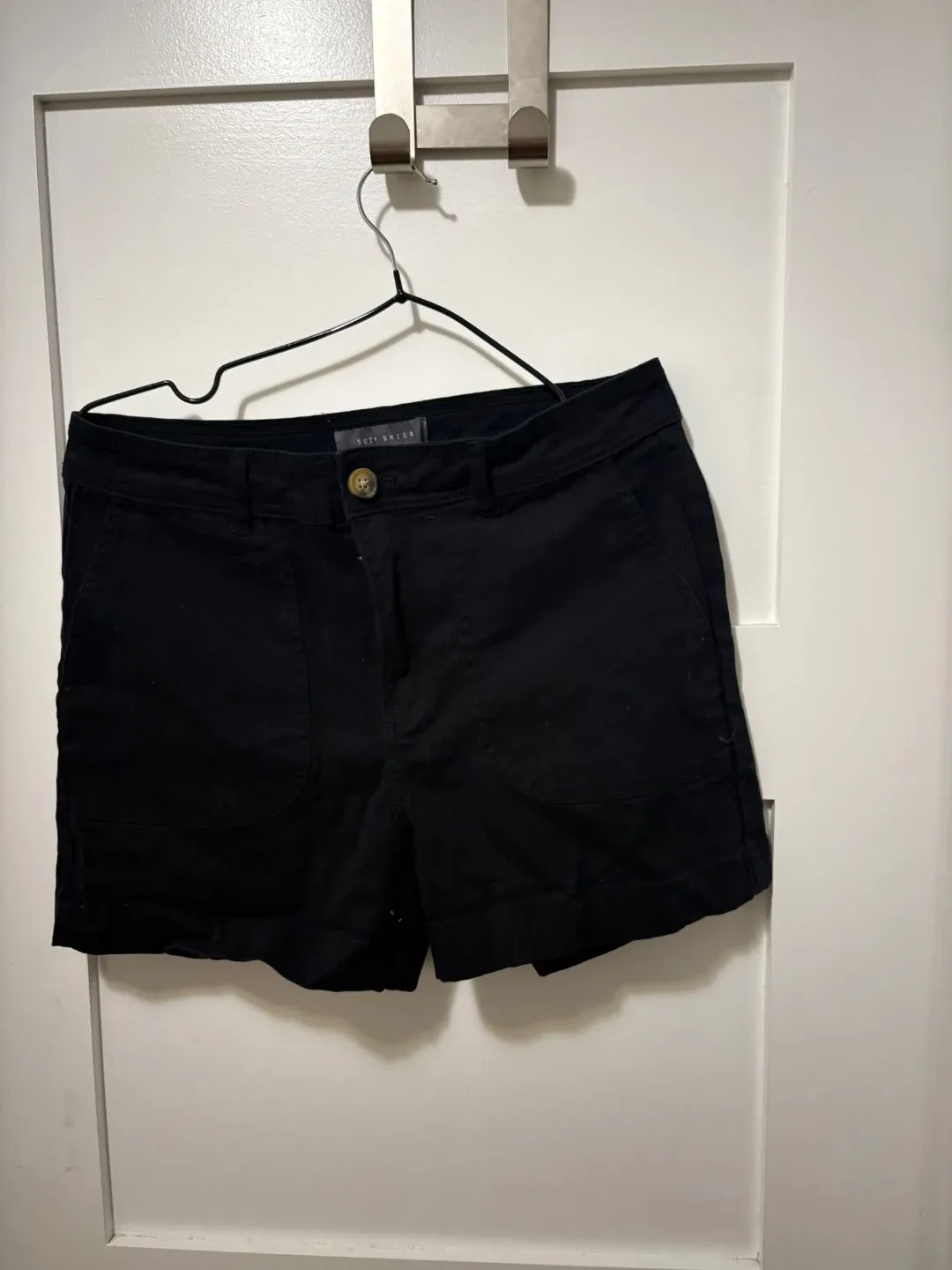 Suzy Shier Black Shorts - Size 11