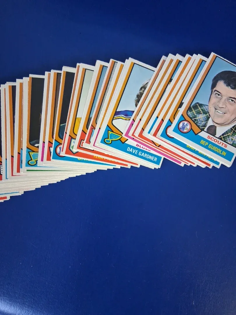 1974-75 opc hockey cards 200 cards image indicator(2)