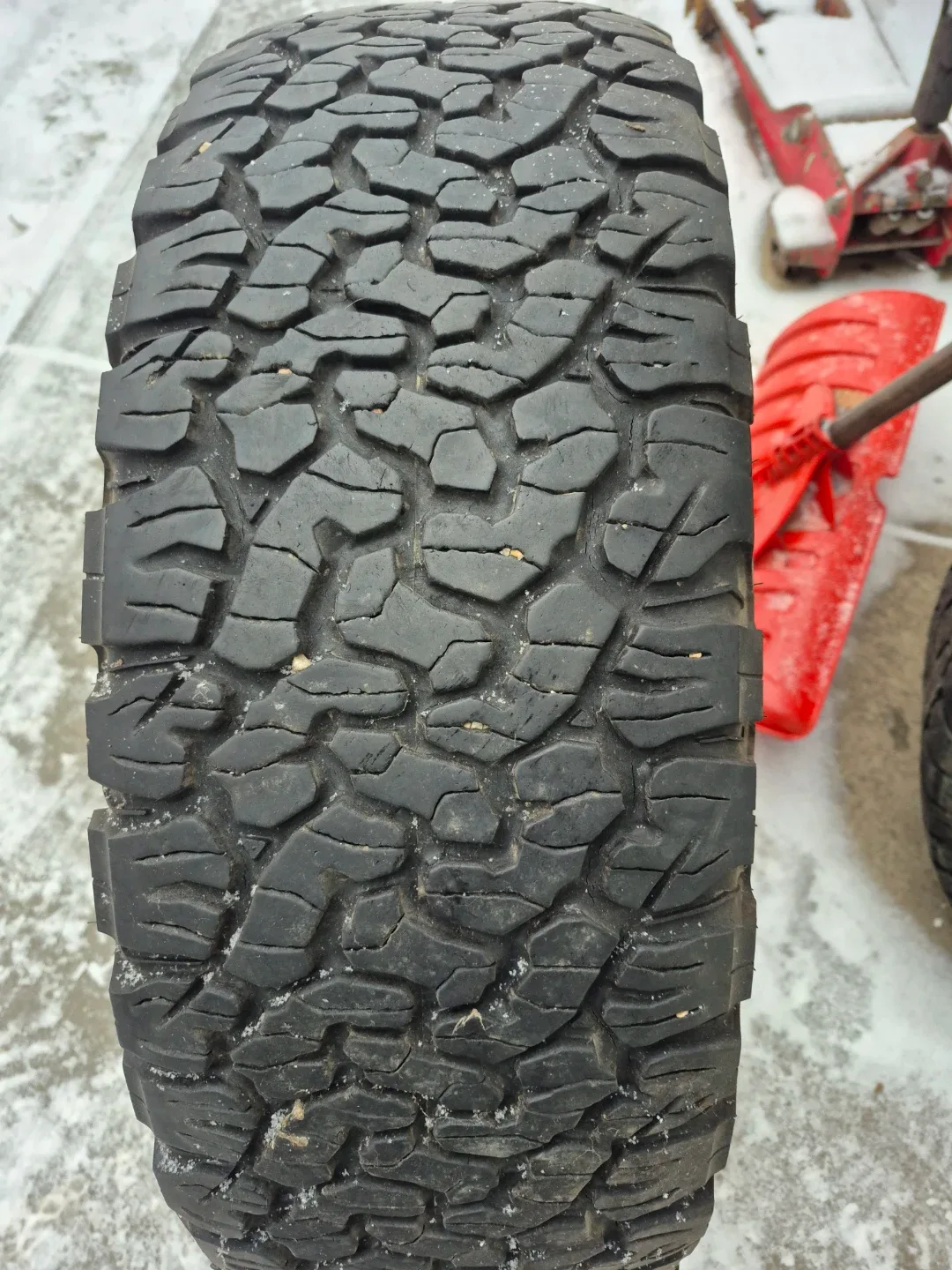 Lt 275/70r17  BFGoodrich All-Terrain T/A Tire