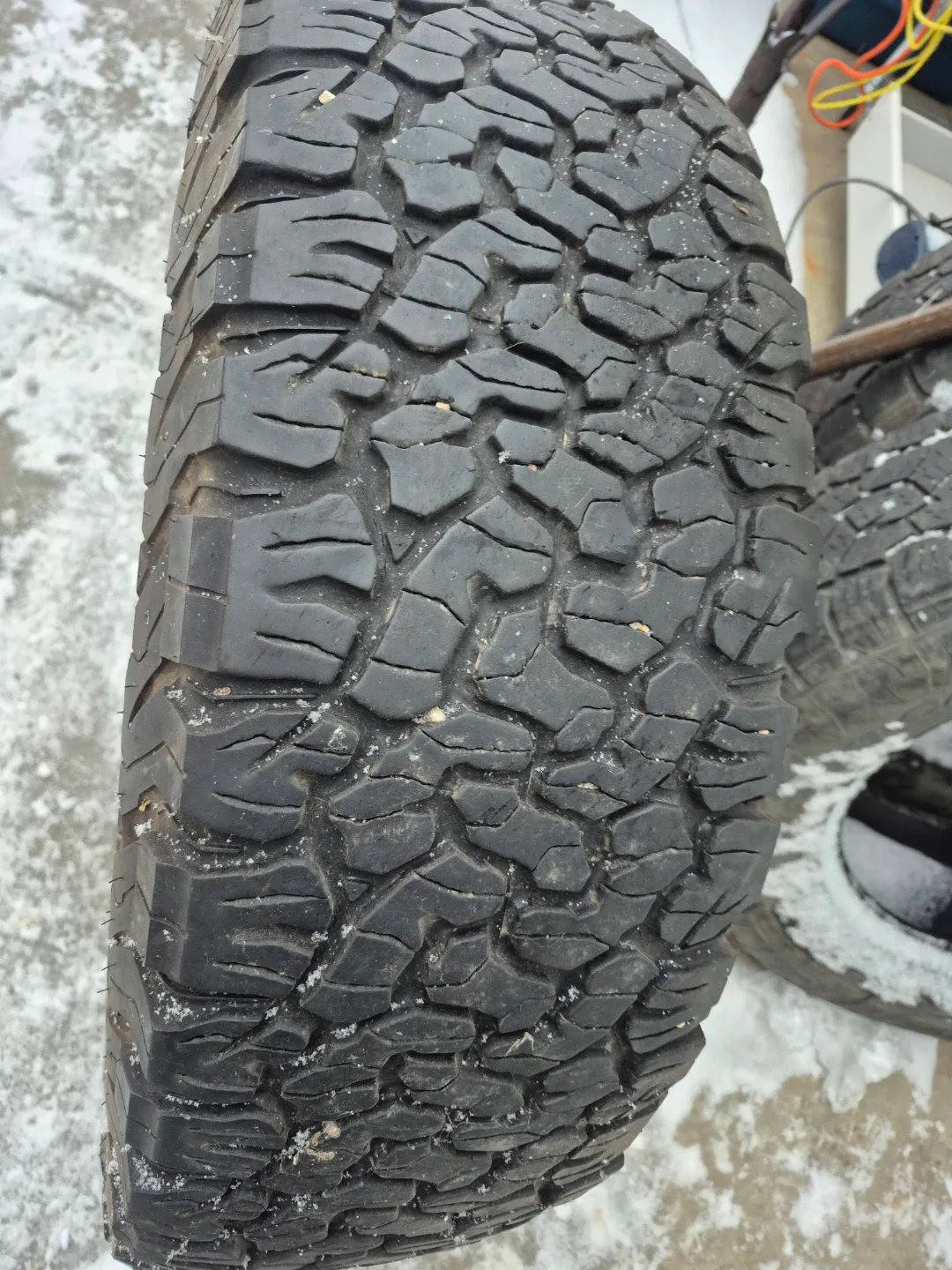 Lt 275/70r17  BFGoodrich All-Terrain T/A Tire image indicator(3)