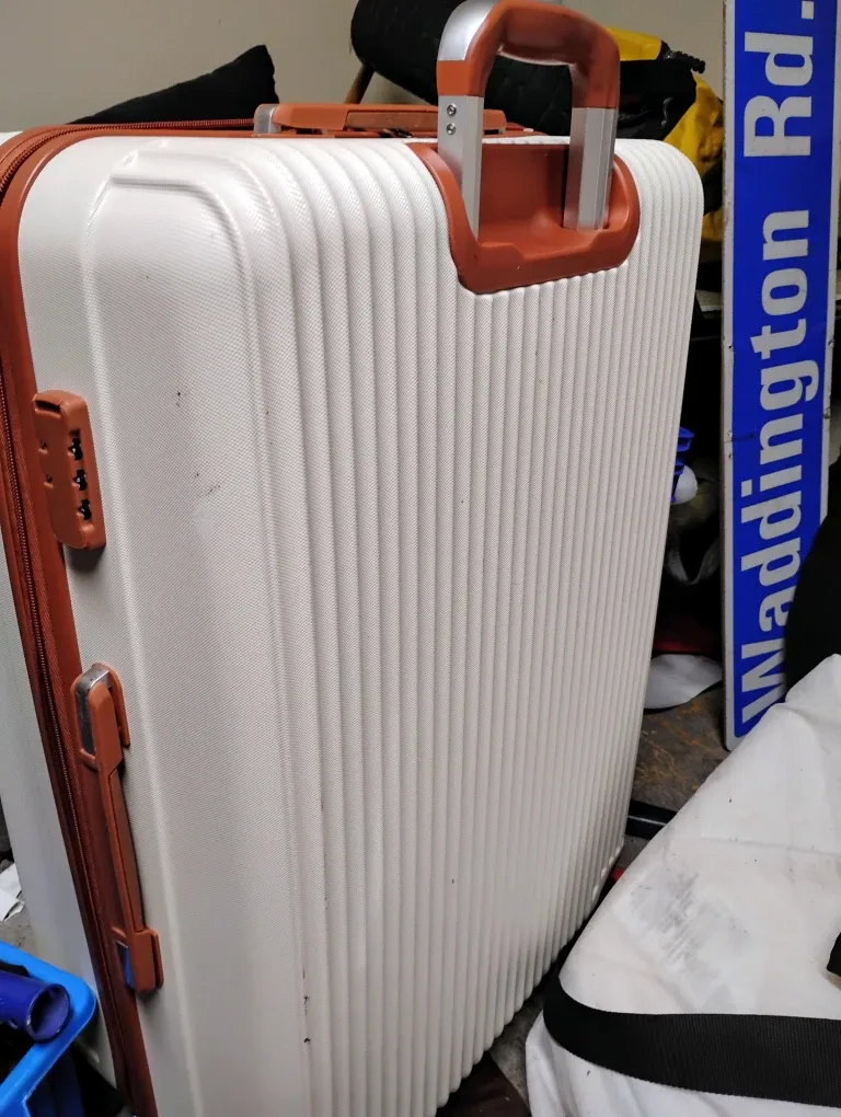 White & Orange Suitcase image indicator(4)