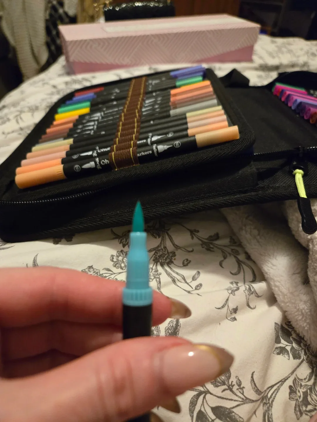 Ohuhu Dual Tip Brush Marker Set image indicator(6)