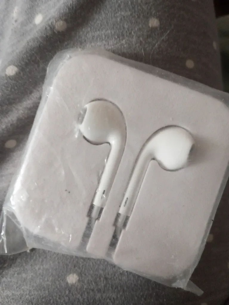 New Apple EarPods - Wired