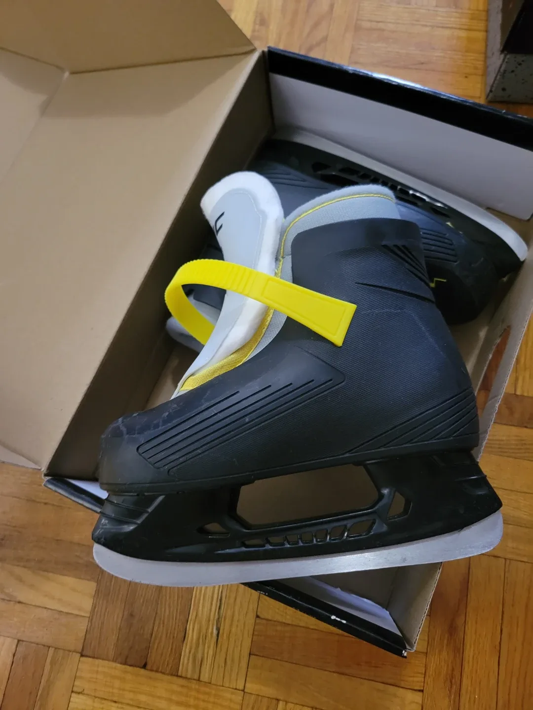 VIC lil pro ice skates - size Y12-13. worn only one once