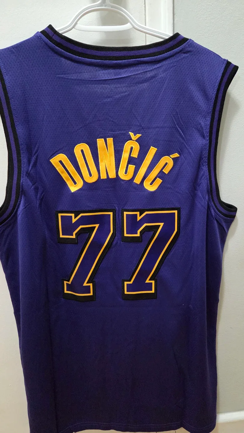 Basketball Jersey L size - Luka Doncic *new image indicator(3)