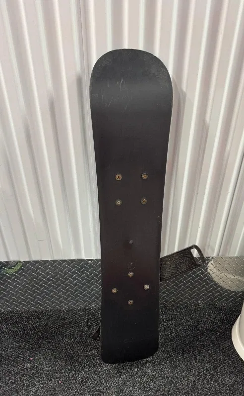 Snowboard with Bindings image indicator(2)