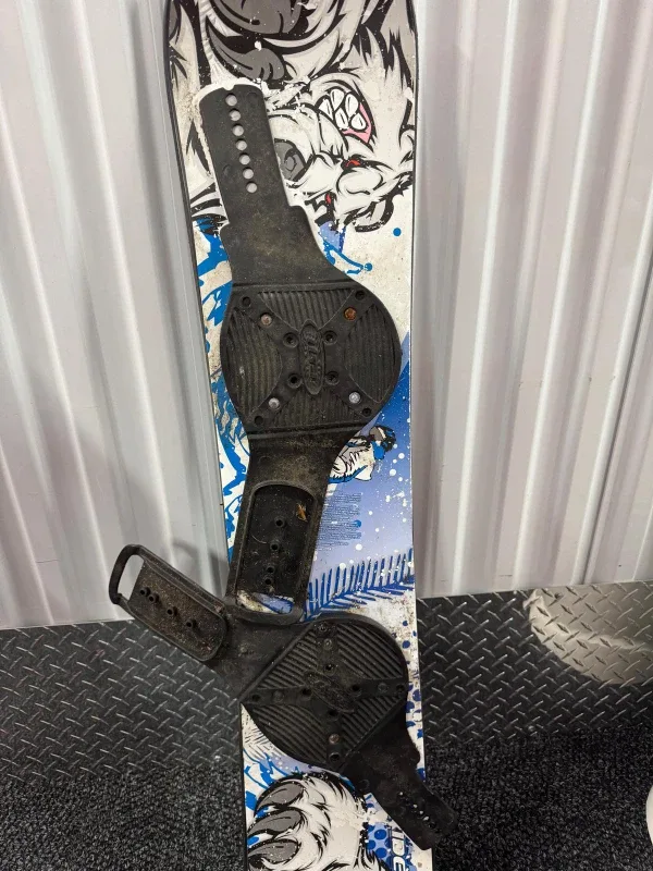 Snowboard with Bindings image indicator(3)
