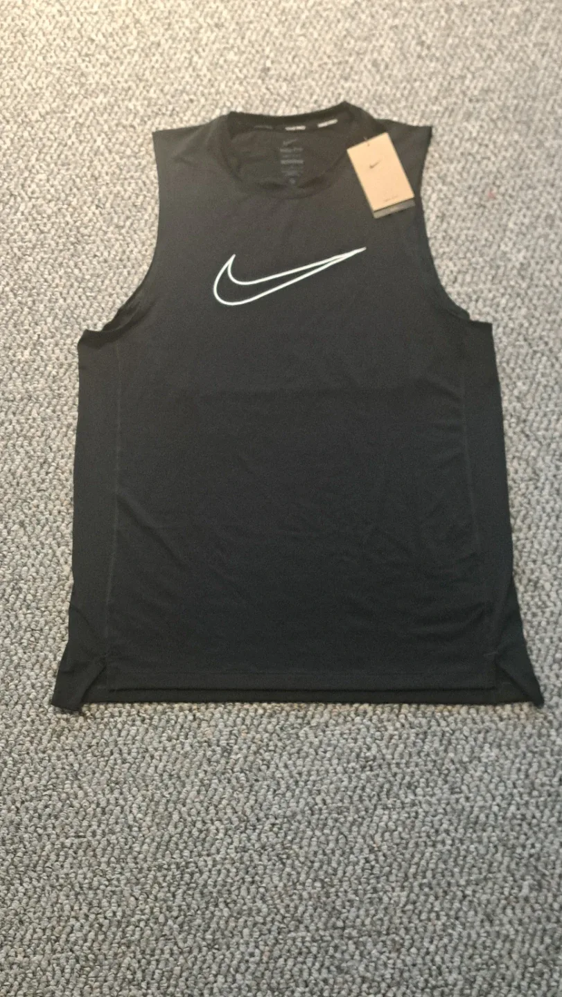 NEW Nike Tank Tops and 1 Nike Shirt Large