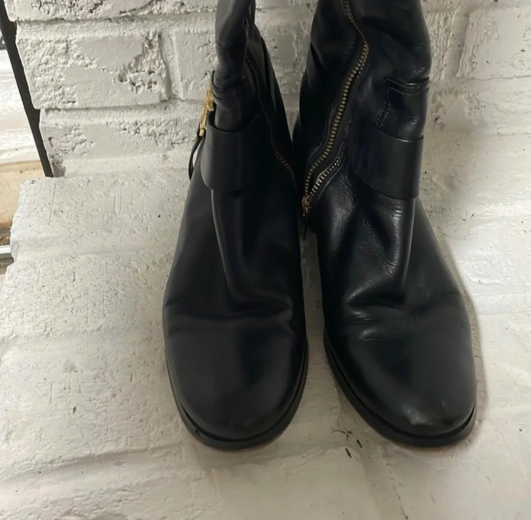 Ladies  Michael Kors  Black  leather  boots image indicator(5)