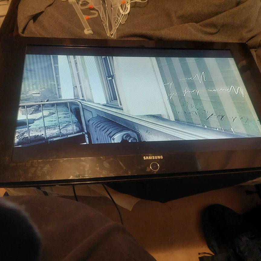 Samsung TV 42×24 works great - photo 2