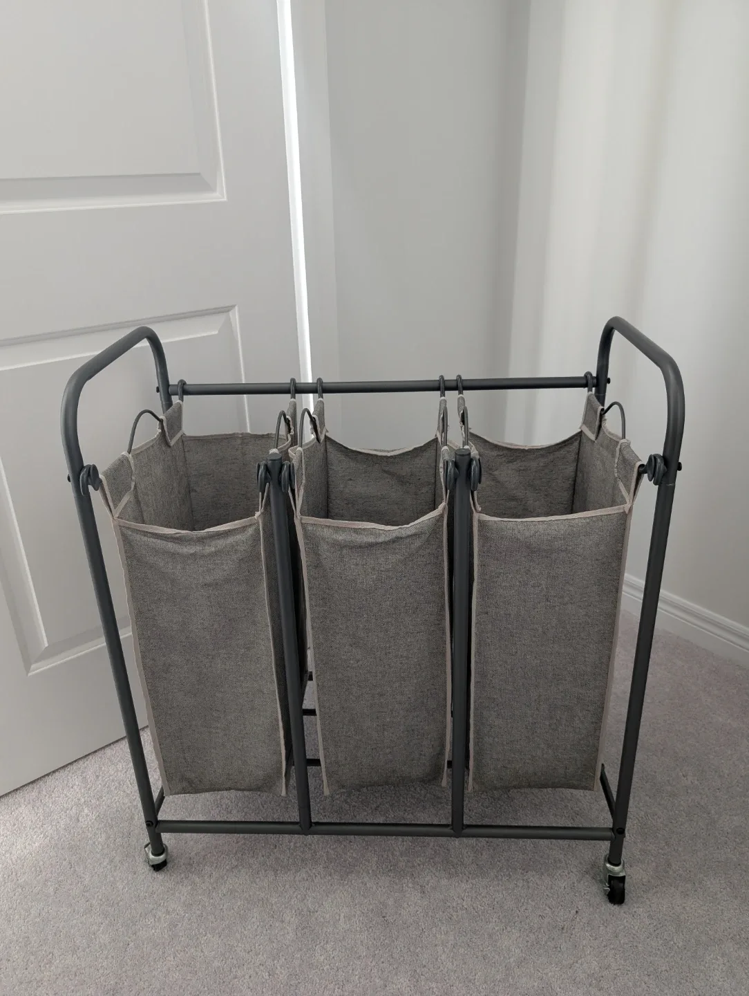 Laundry hamper/basket