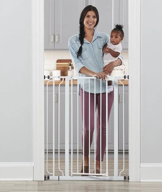 REGALO WALK-THRU METAL SAFETY GATE - 36" x 29" to 36.5"