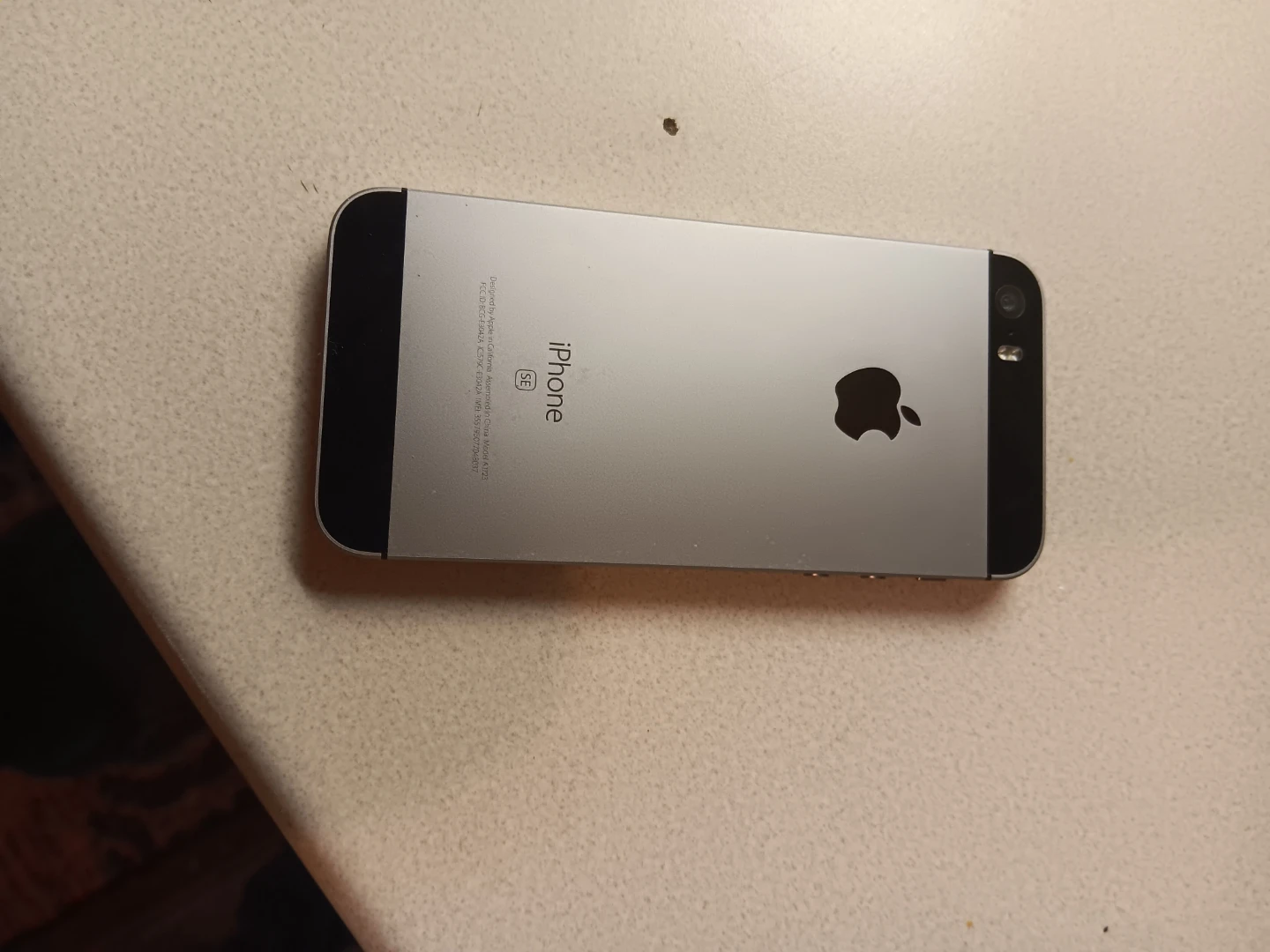 Apple iPhone SE - photo 2