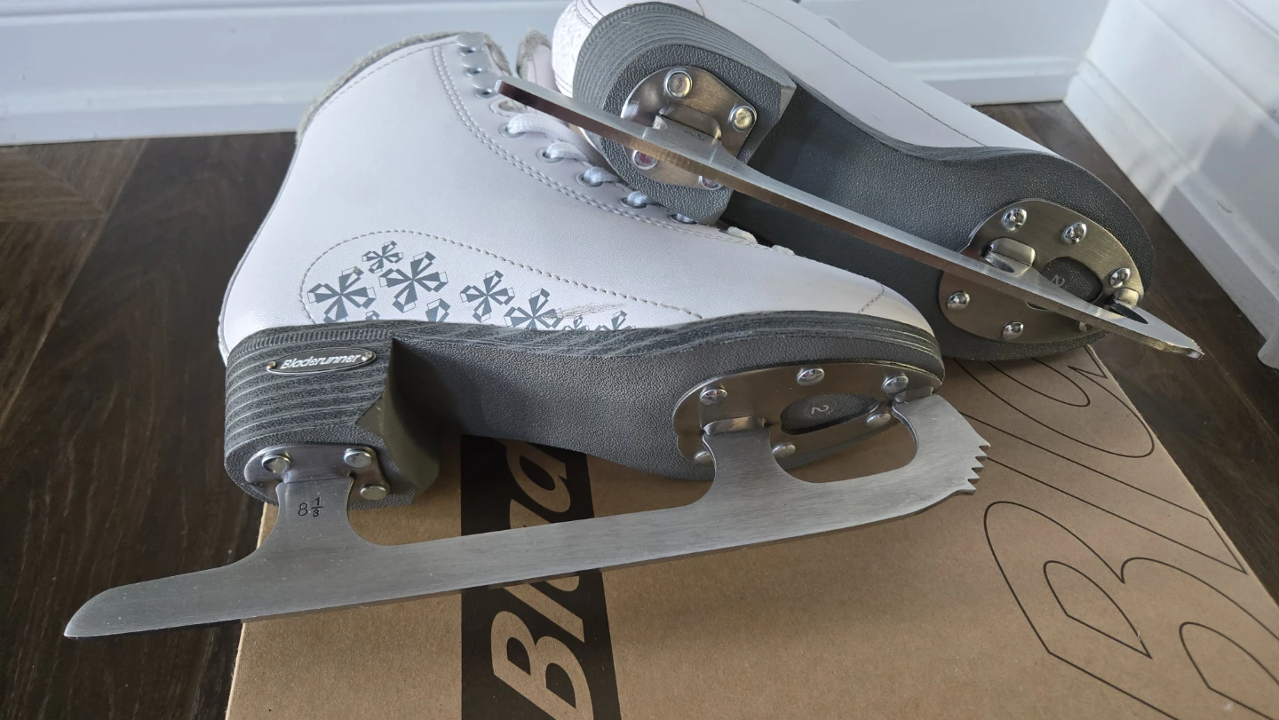 Bladerunner Aurora JR Ice Skates - Size 2 - photo 3