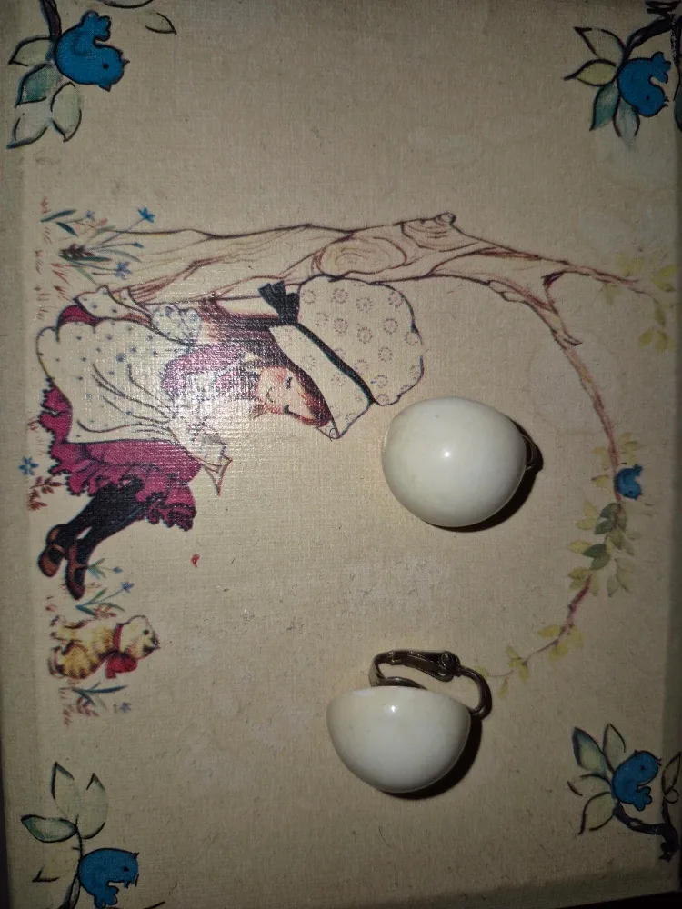 Vintage Cream Clip-on Earrings