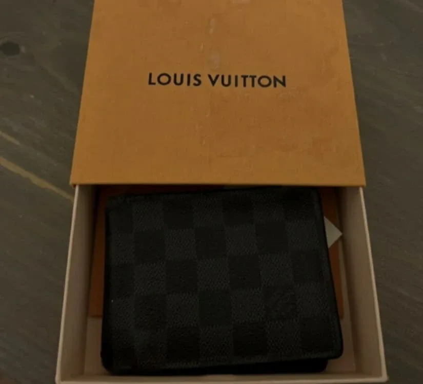 Louis Vuitton Wallet image indicator(3)