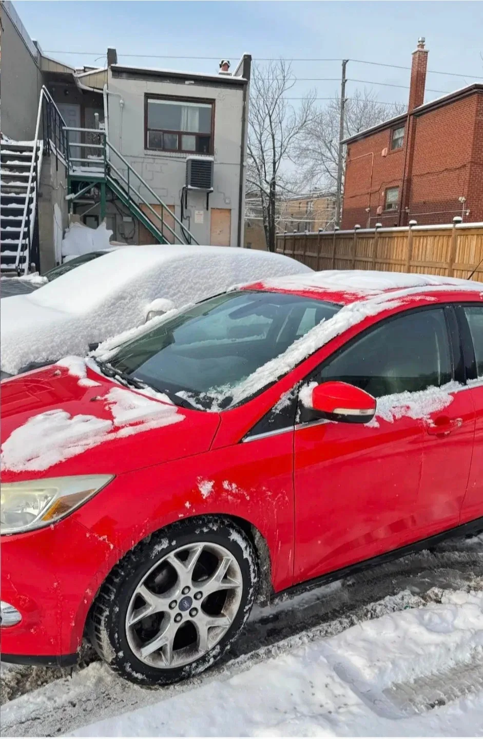 Red Ford Focus - Used image indicator(9)