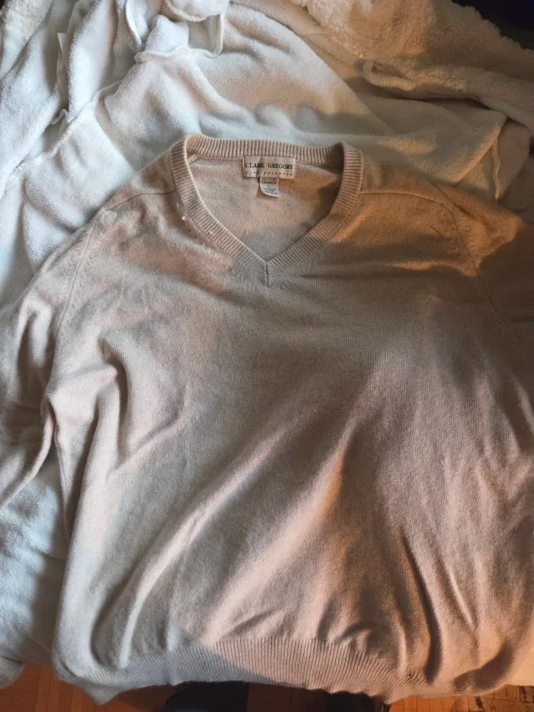 Clark & Gregory Cashmere Sweater - Size L image indicator(2)