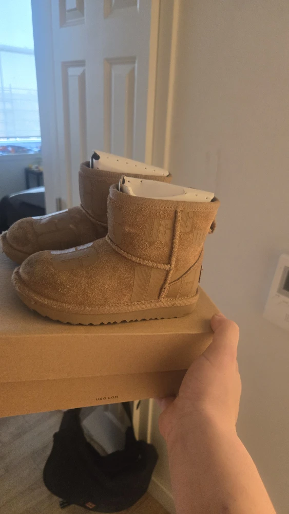 UGG T Classic Mini Scatter Graphic Boots - Size 10 children - photo 2