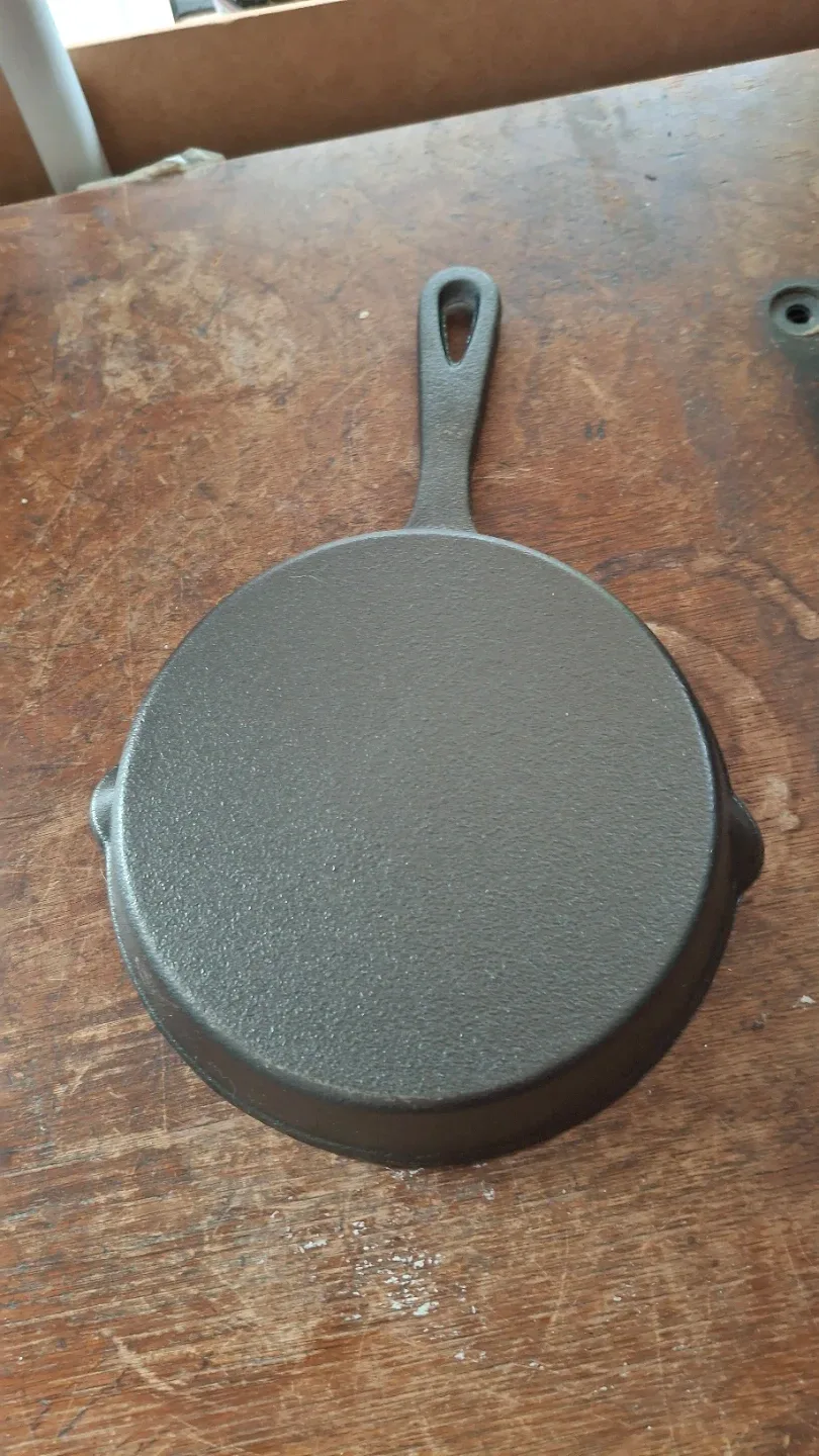 6" Cast Iron Skillet image indicator(2)